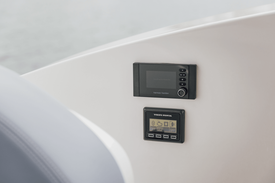 57ft Cruisers Yachts Yacht For Sale