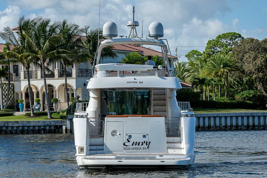 64' 2009 Aicon 64