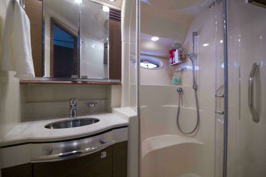 Sea Ray 52 - Exodus - Head