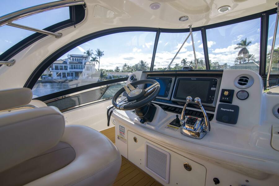 52' 2013 Sea Ray 520 Sedan Bridge