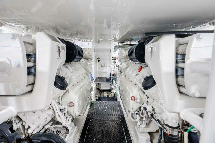 Viking 48 - Dorothy Marie - Engine Room