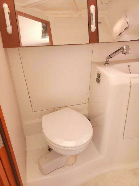 LOTUS 37ft Beneteau Yacht For Sale