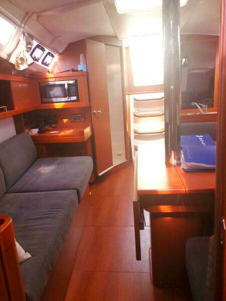 LOTUS 37ft Beneteau Yacht For Sale