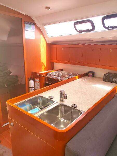 LOTUS 37ft Beneteau Yacht For Sale