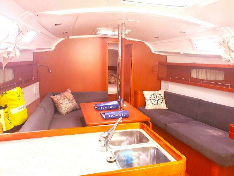 LOTUS 37ft Beneteau Yacht For Sale