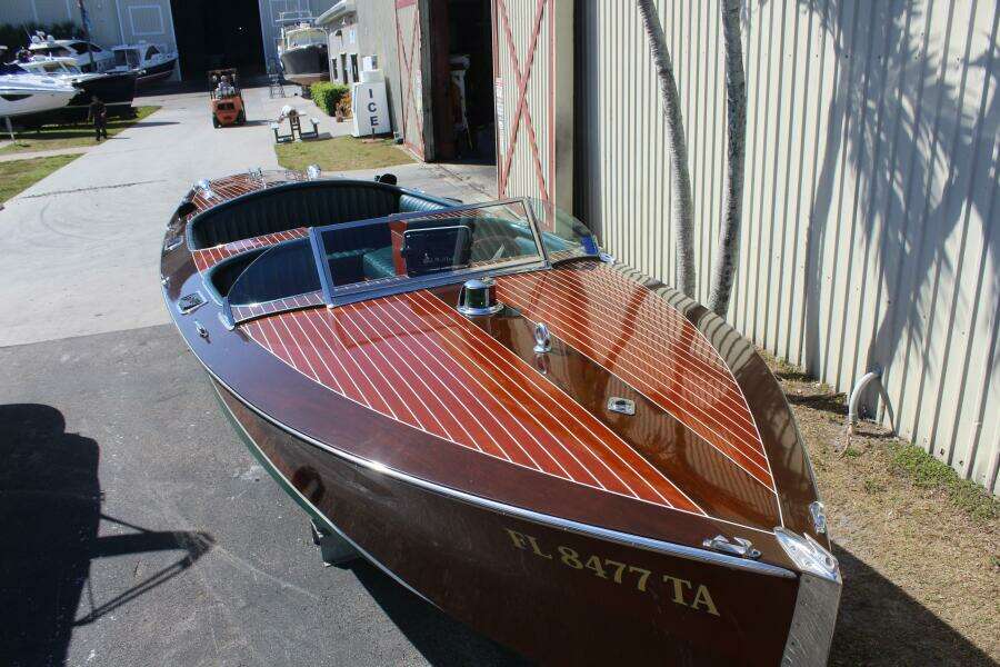 28ft Hacker Craft Yacht For Sale
