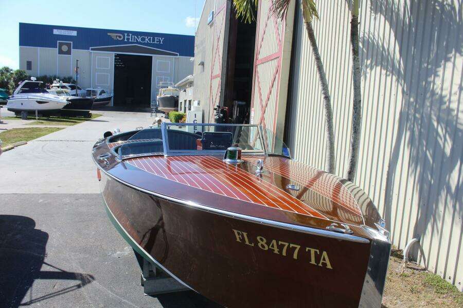 28ft Hacker Craft Yacht For Sale