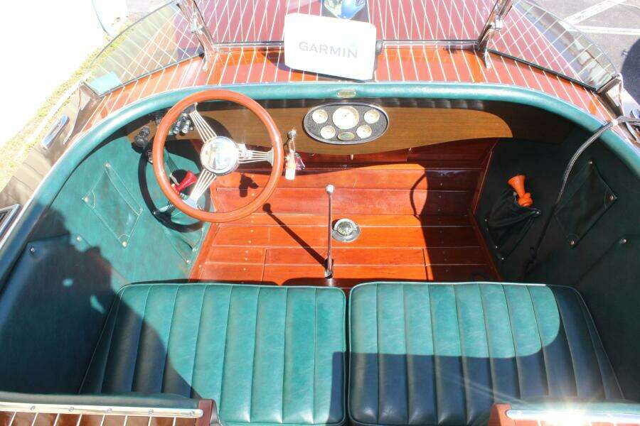 28ft Hacker Craft Yacht For Sale