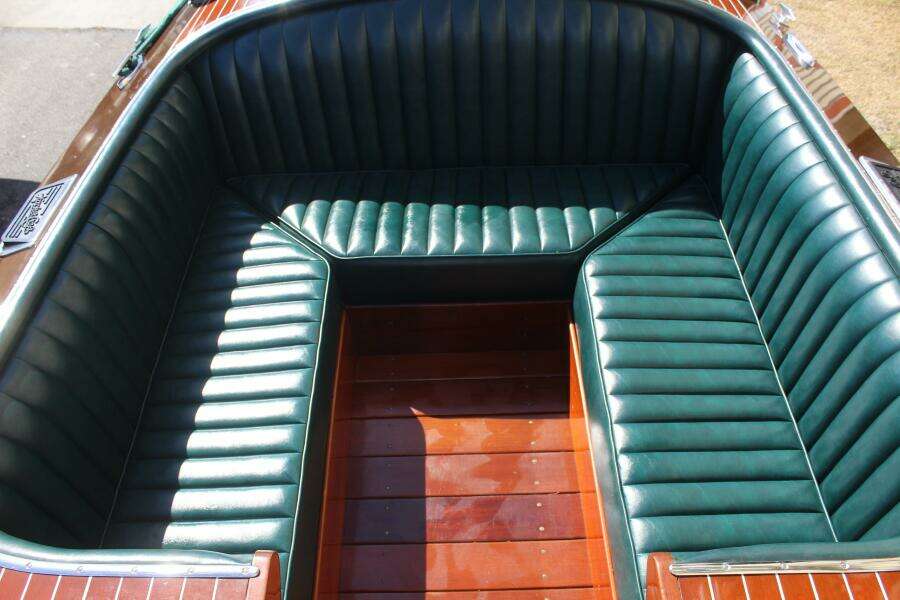 28ft Hacker Craft Yacht For Sale