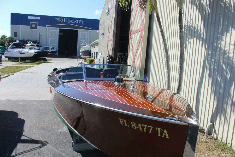 28ft Hacker Craft Yacht For Sale