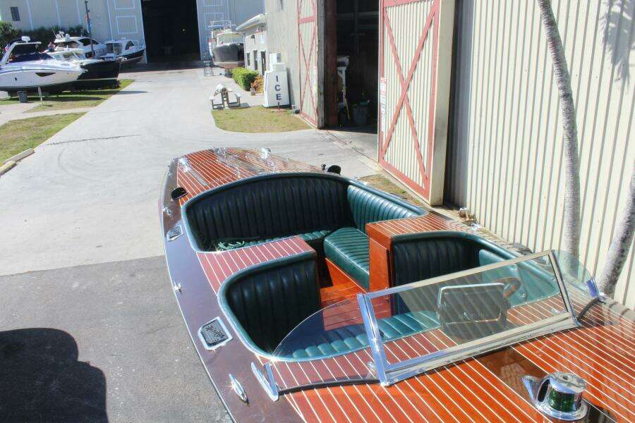 28ft Hacker Craft Yacht For Sale