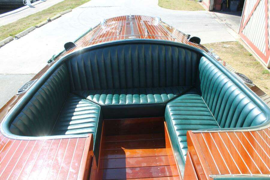 28ft Hacker Craft Yacht For Sale