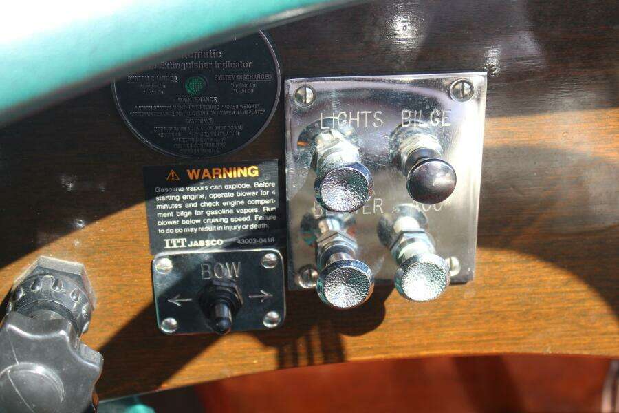 28ft Hacker Craft Yacht For Sale