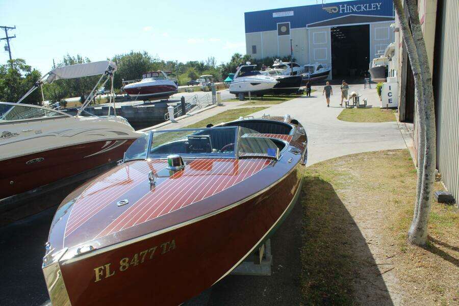 28ft Hacker Craft Yacht For Sale