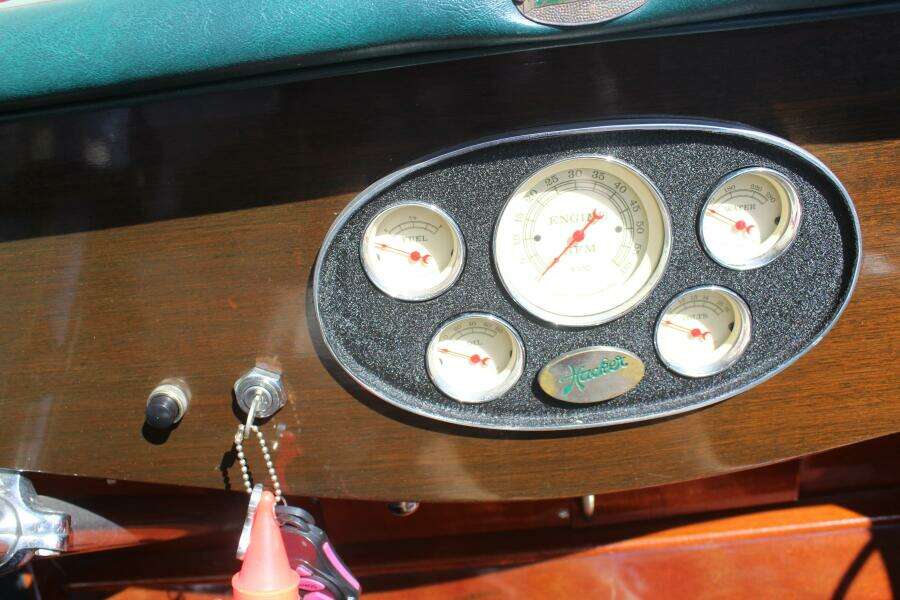 28ft Hacker Craft Yacht For Sale