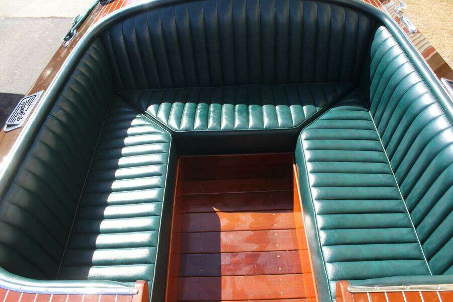 28ft Hacker Craft Yacht For Sale