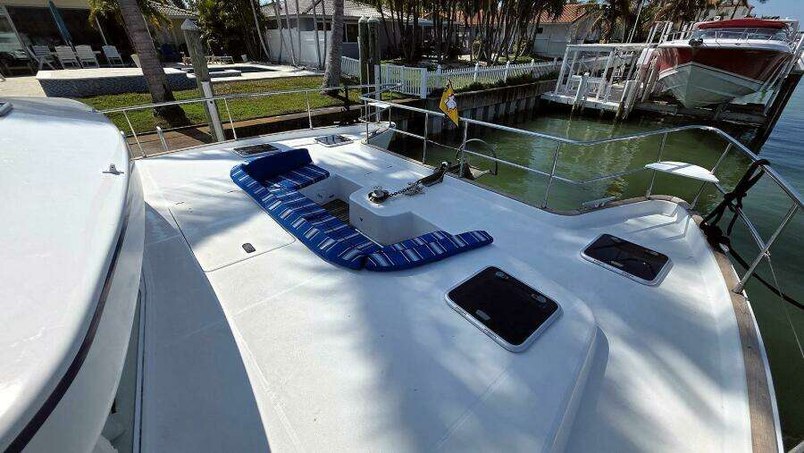 Foredeck Starboard Forward