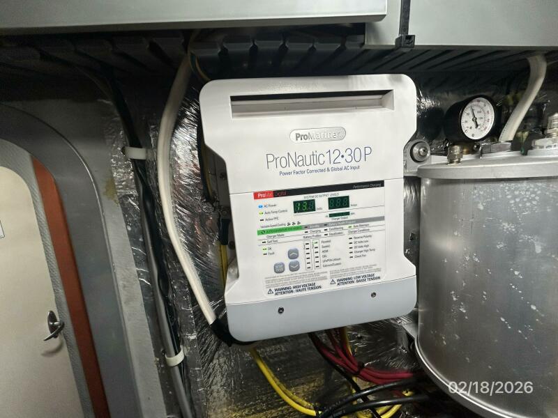 43' 2004 Mainship 430