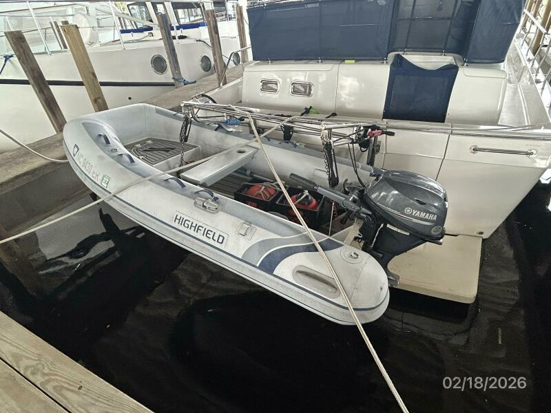 43' 2004 Mainship 430