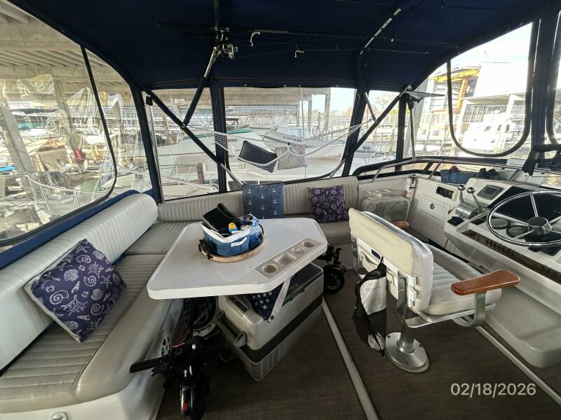 43' 2004 Mainship 430