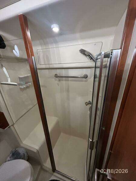 43' Mainship guest stateroom shower