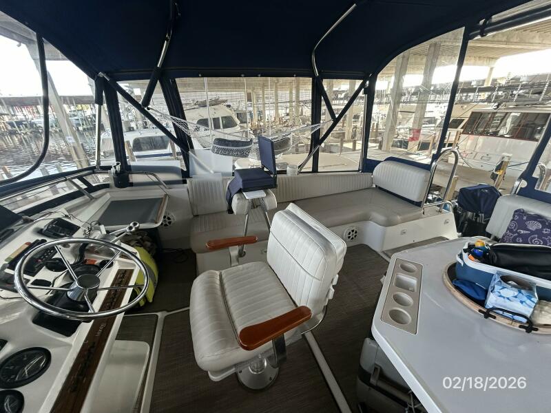 43' 2004 Mainship 430
