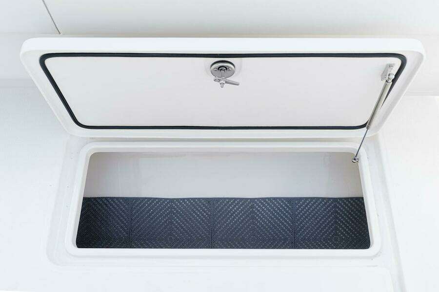 33ft Invincible Yacht For Sale