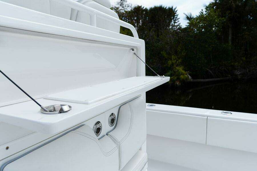 33ft Invincible Yacht For Sale