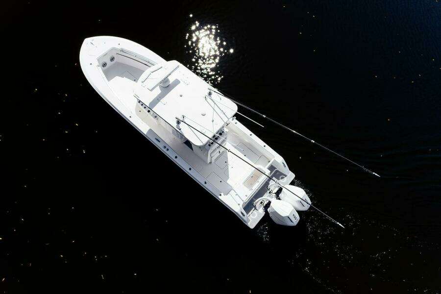 33ft Invincible Yacht For Sale