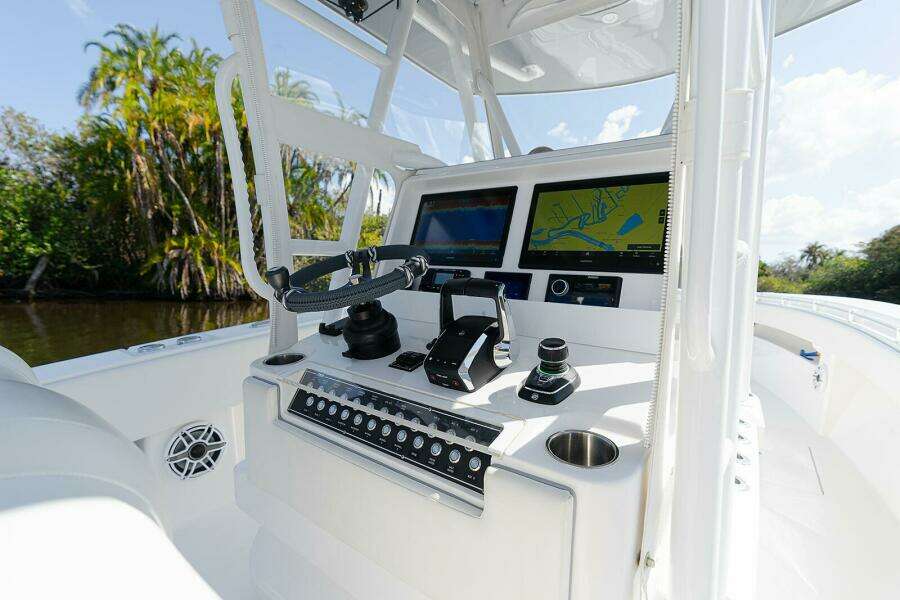 33ft Invincible Yacht For Sale