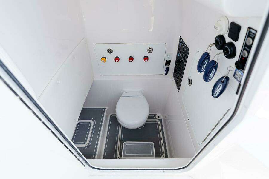 33ft Invincible Yacht For Sale