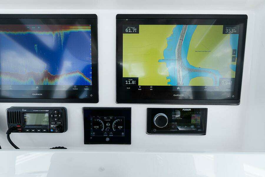 33ft Invincible Yacht For Sale