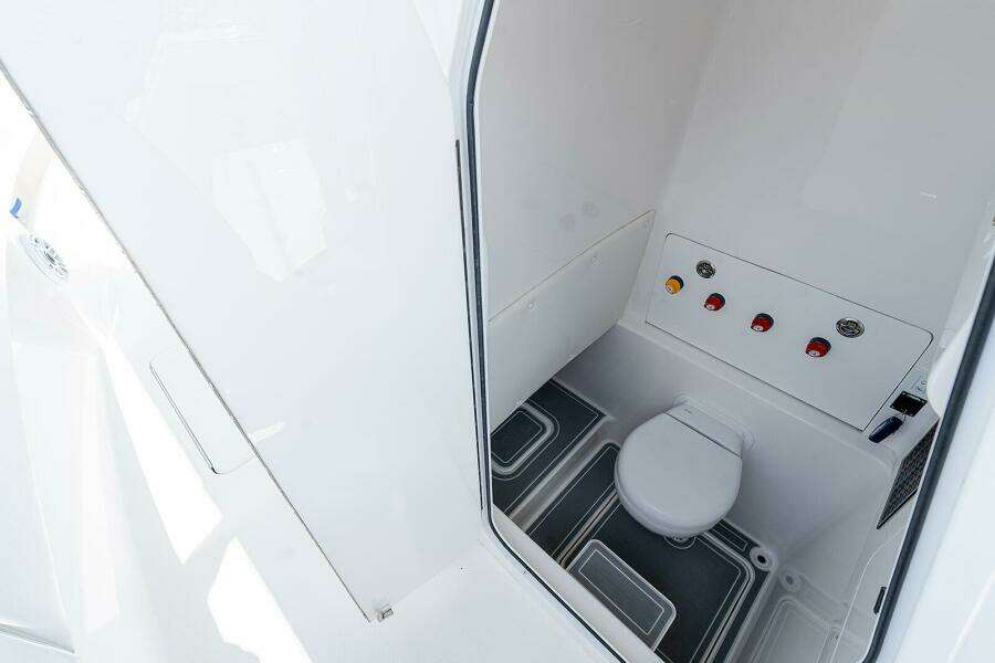 33ft Invincible Yacht For Sale