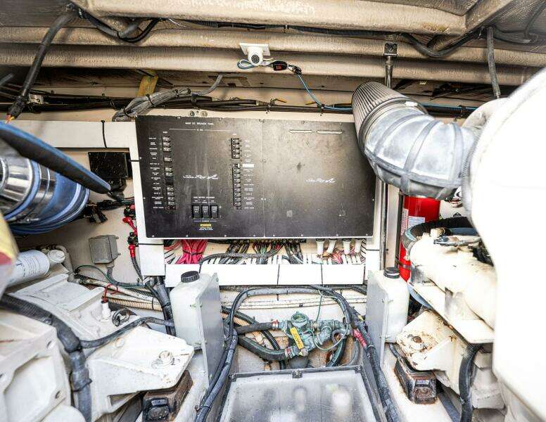 NAUTI LIS 50ft Sea Ray Yacht For Sale