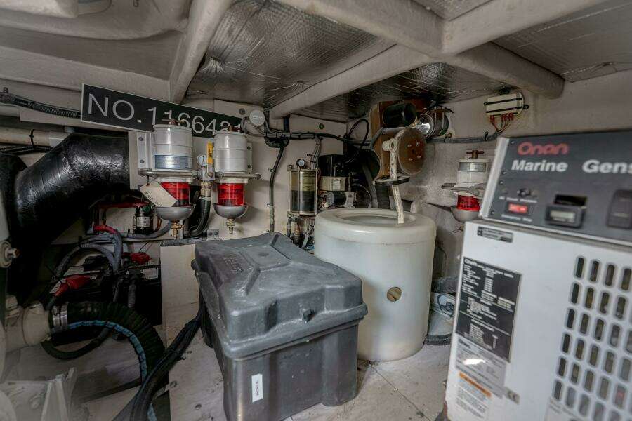 NAUTI LIS 50ft Sea Ray Yacht For Sale