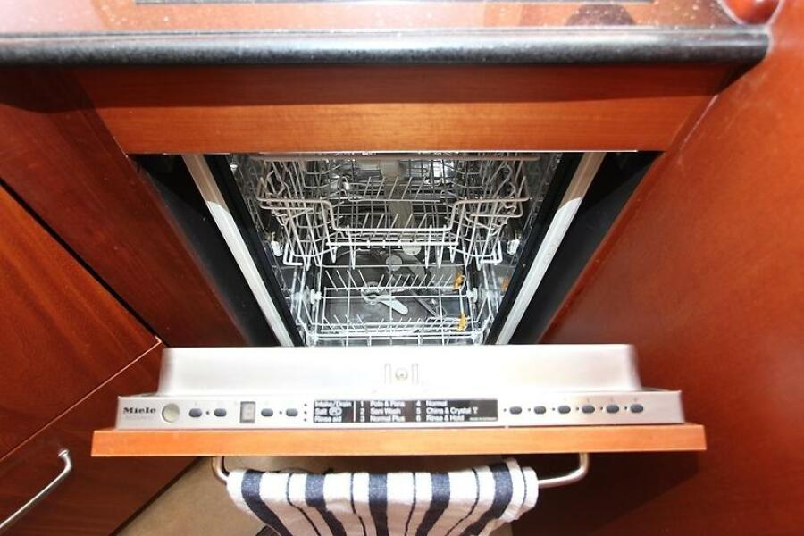 56' 2006 Huckins 56 Linwood