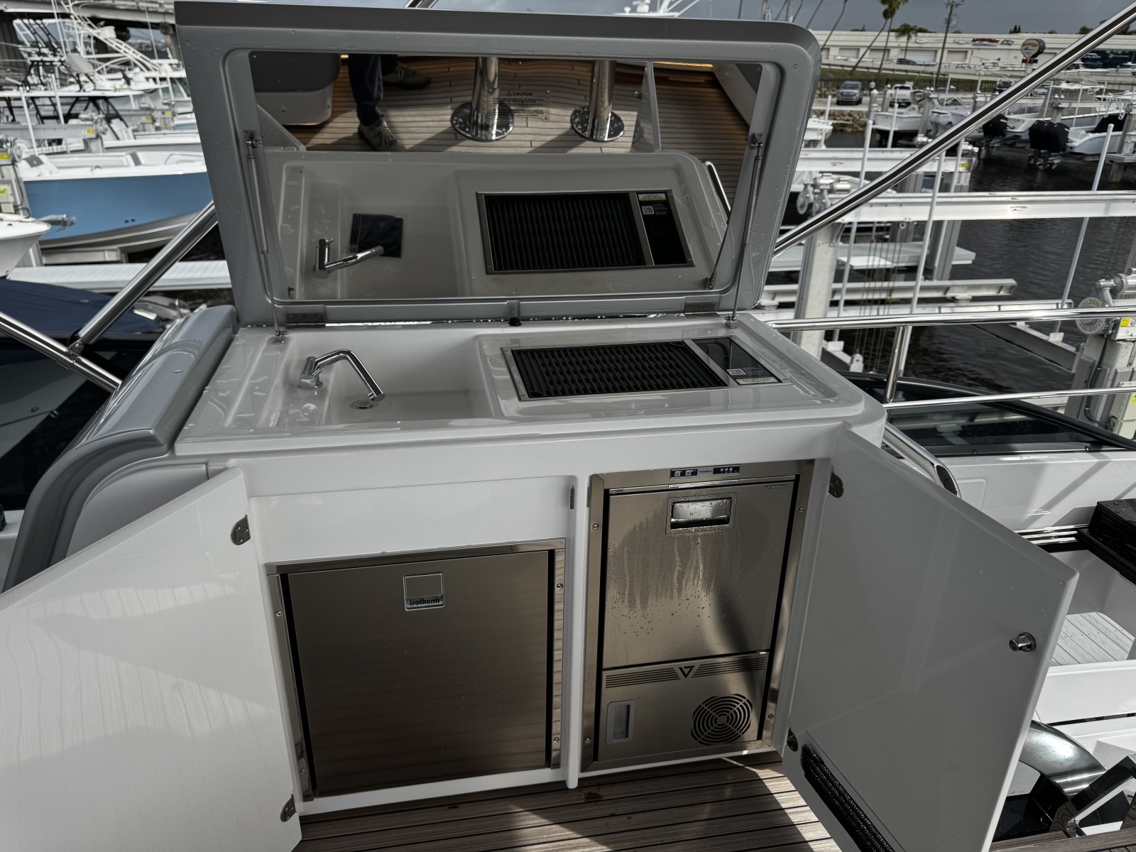 70ft Azimut Yacht For Sale
