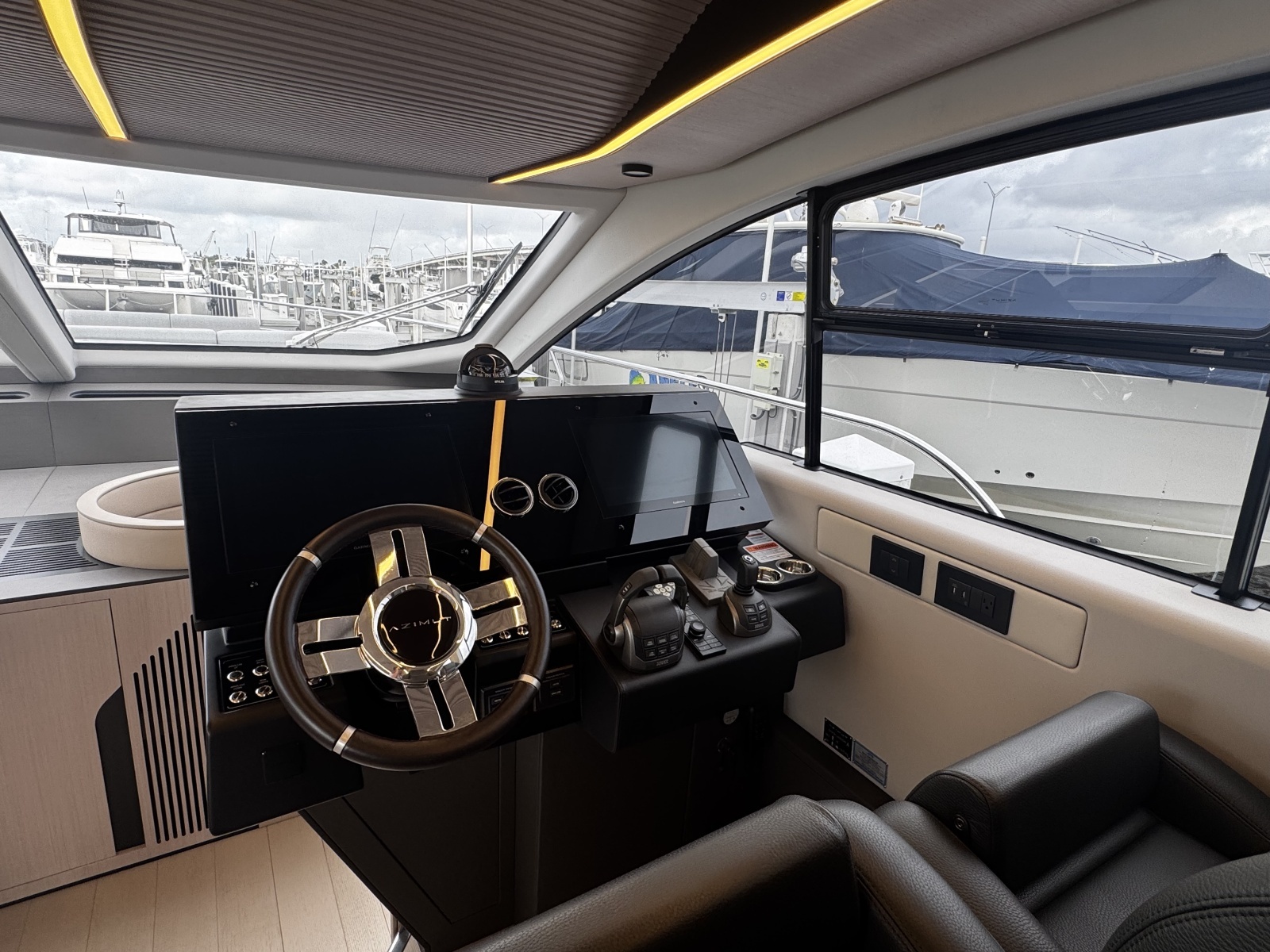 70ft Azimut Yacht For Sale