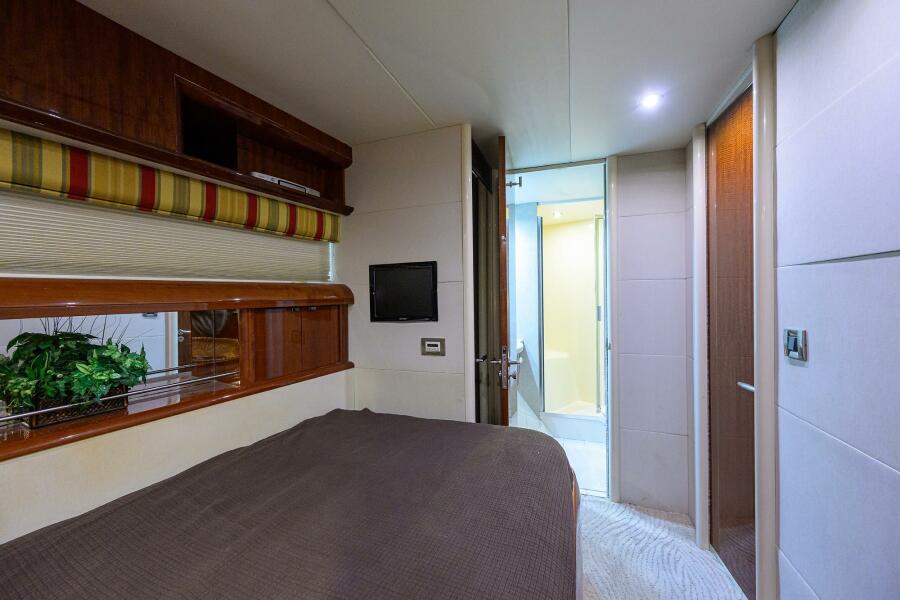 80' 2007 Lazzara Yachts 80 Enclosed