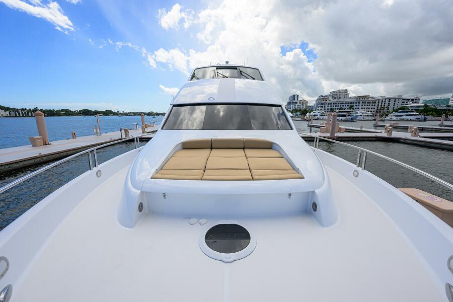 80' 2007 Lazzara Yachts 80 Enclosed