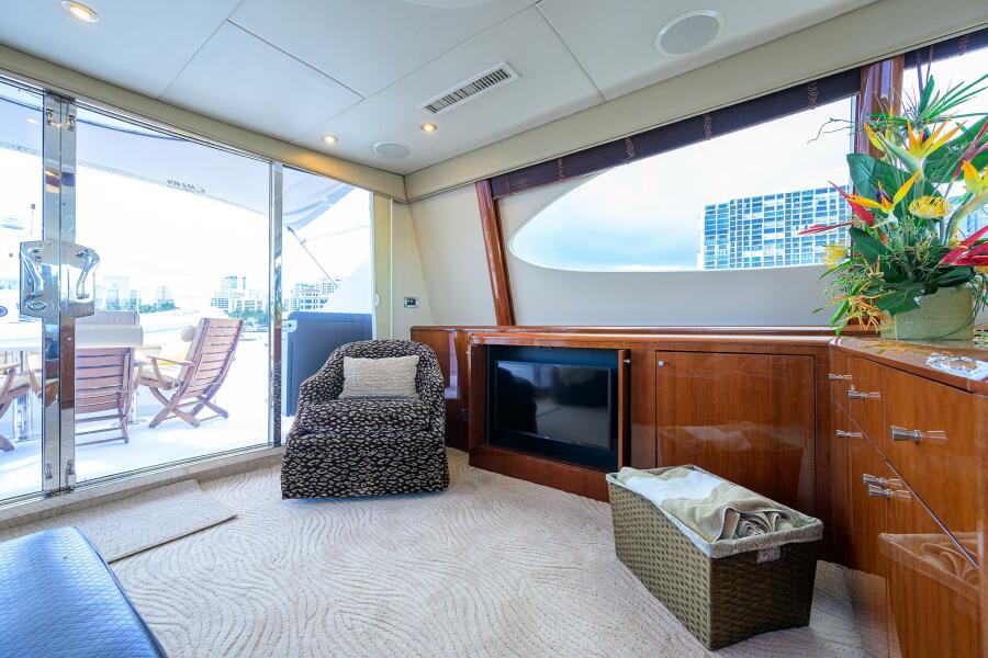 80' 2007 Lazzara Yachts 80 Enclosed