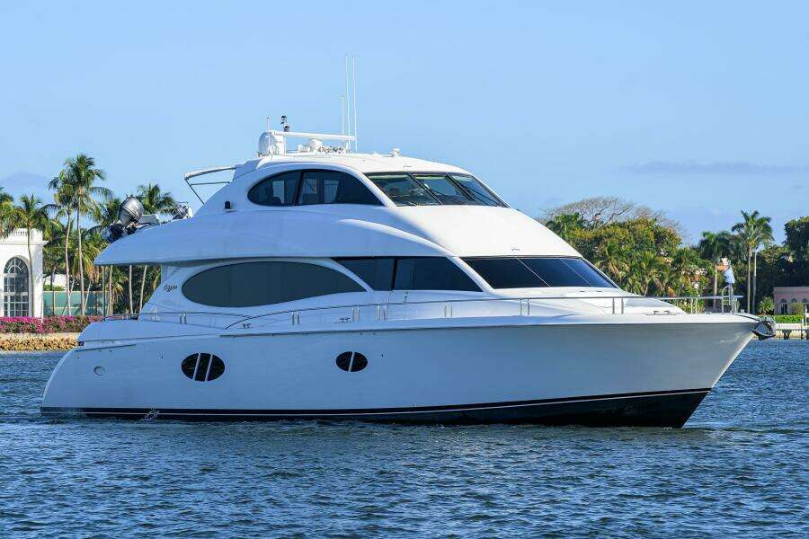 Lazzara 80 WILLYN - Starboard Bow Profile