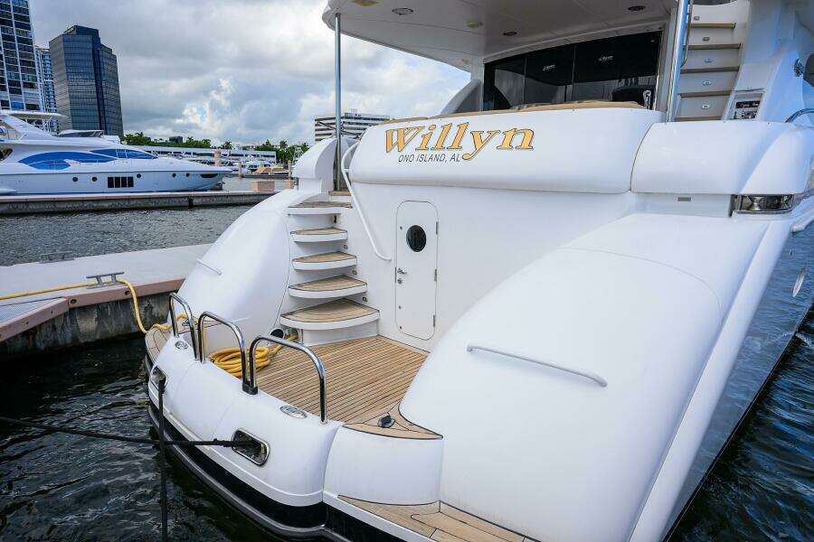 Lazzara 80 WILLYN - Transom