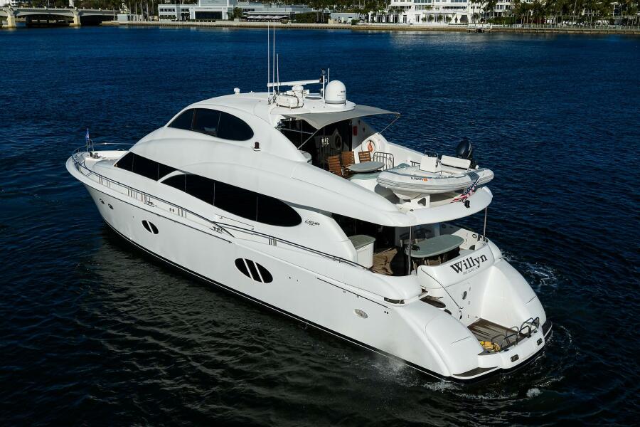 80' 2007 Lazzara Yachts 80 Enclosed