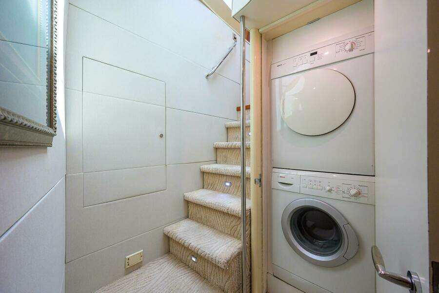 Lazzara 80 WILLYN - Office Laundry