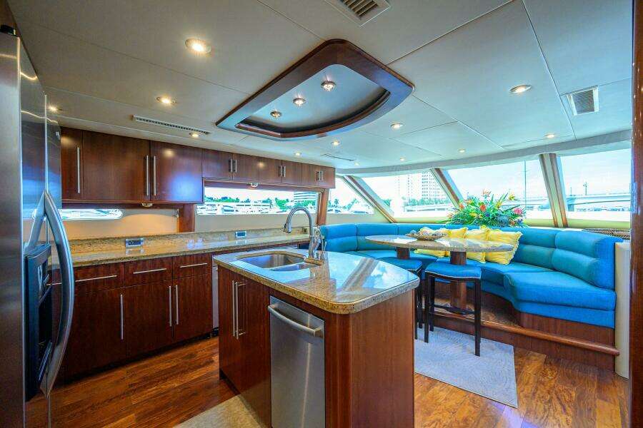 Lazzara 80 WILLYN - Galley