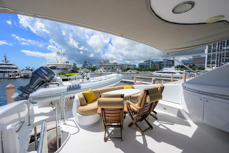 80' 2007 Lazzara Yachts 80 Enclosed