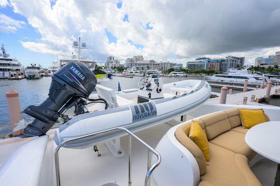 80' 2007 Lazzara Yachts 80 Enclosed