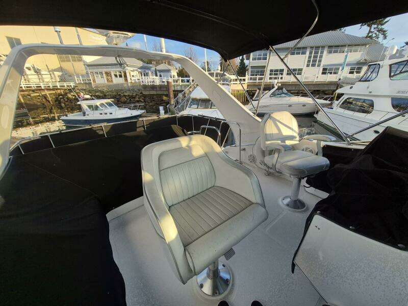 39ft Bayliner Yacht For Sale