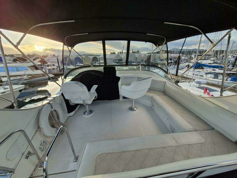 39ft Bayliner Yacht For Sale